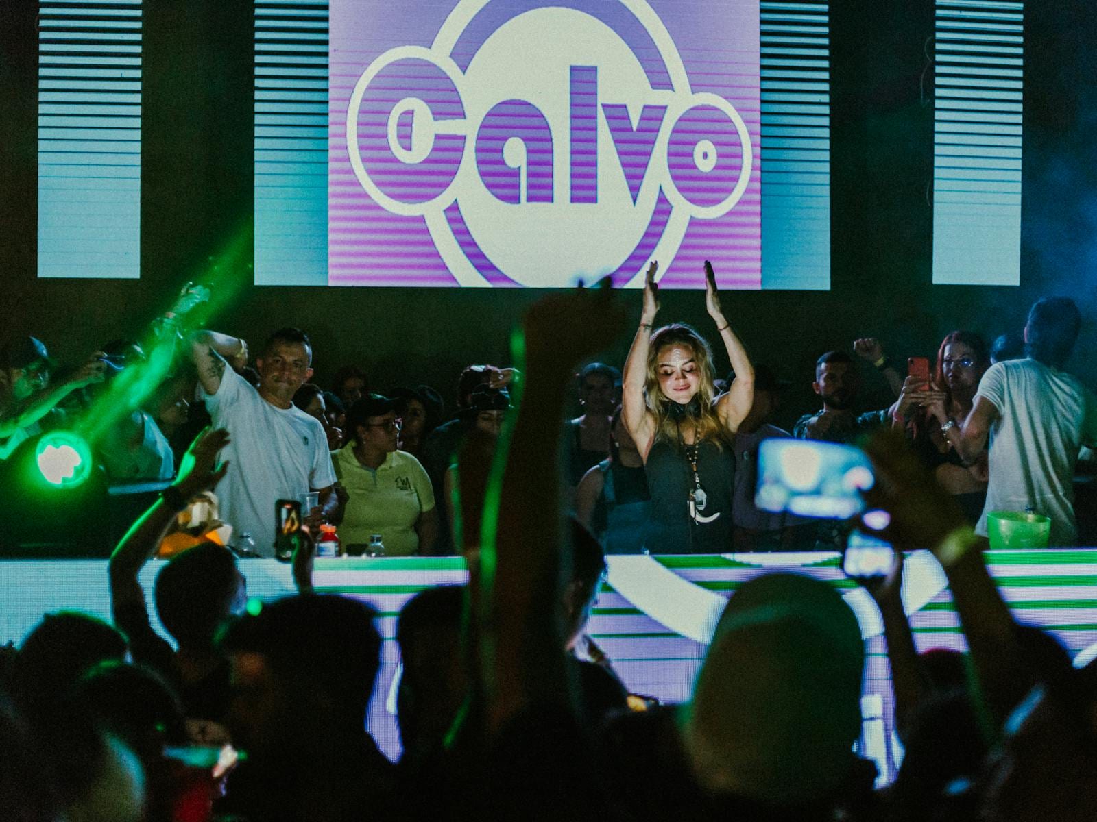 Soirée afro et événement communautaire avec musique et ambiance festive à Izmir